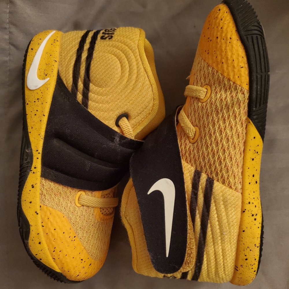 Kyrie 2 GS 'School Bus' 8c
